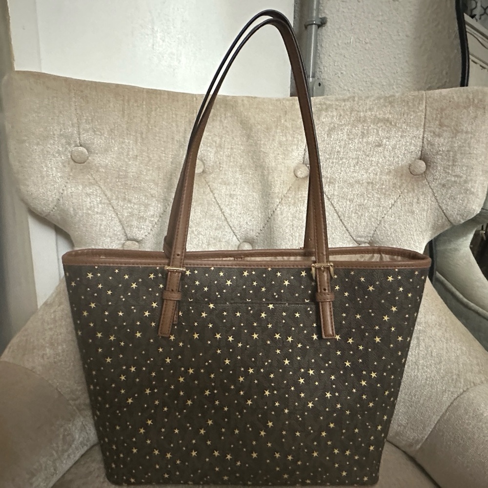 Michael Kors Jet Set Charm MD Carryall Tote in brown multi - Picture 6 of 12
